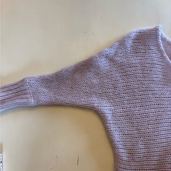 American Eagle Lavender V-Neck Sweater Soft Size Large - Picture 3 of 7